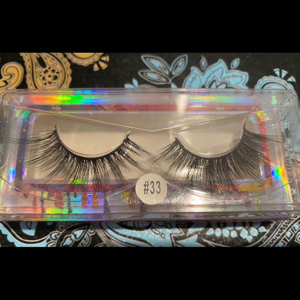 Mink Lashes - Picture 2 of 4